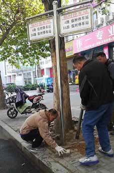 現(xiàn)場(chǎng)辦公，把整改成效落實(shí)到群眾心坎上