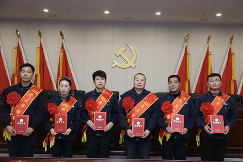 0204 節(jié)能能手從左至右依次為 石亞杰、沈小慶、楊興忠、于俊國、權振利、吳偉偉.jpg