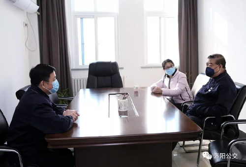 眾志成城、共克時艱——團市委向公交一線捐贈疫情防控物資