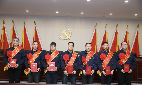 0202  標兵從左至右依次為 苗田、尤建鵬、劉德斌、褚聰偉、王占峰、解偉強、馬群藝.jpg