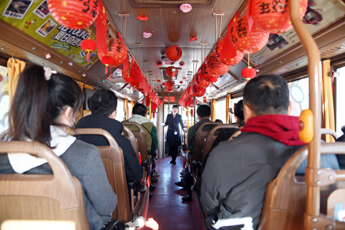 慶祝建司70周年！洛陽公交集團邀請市民代表“零距離”探秘公交03.JPG